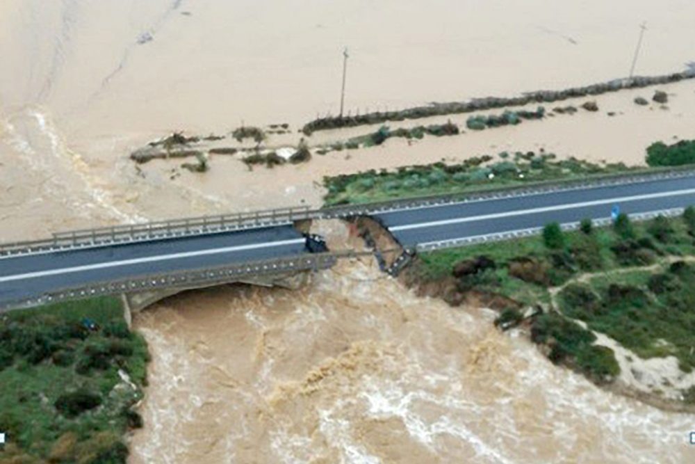 Brücke auf Sardinien eingestürzt