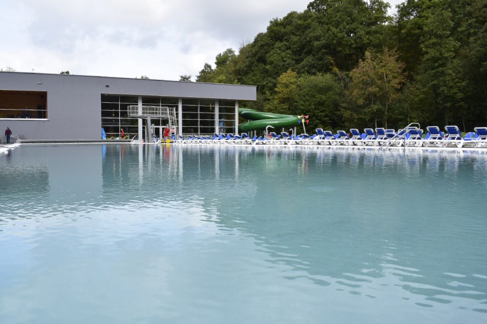 Das Außenbecken des Wetzlarbads in Eupen (Bild: Stephan Pesch/BRF)