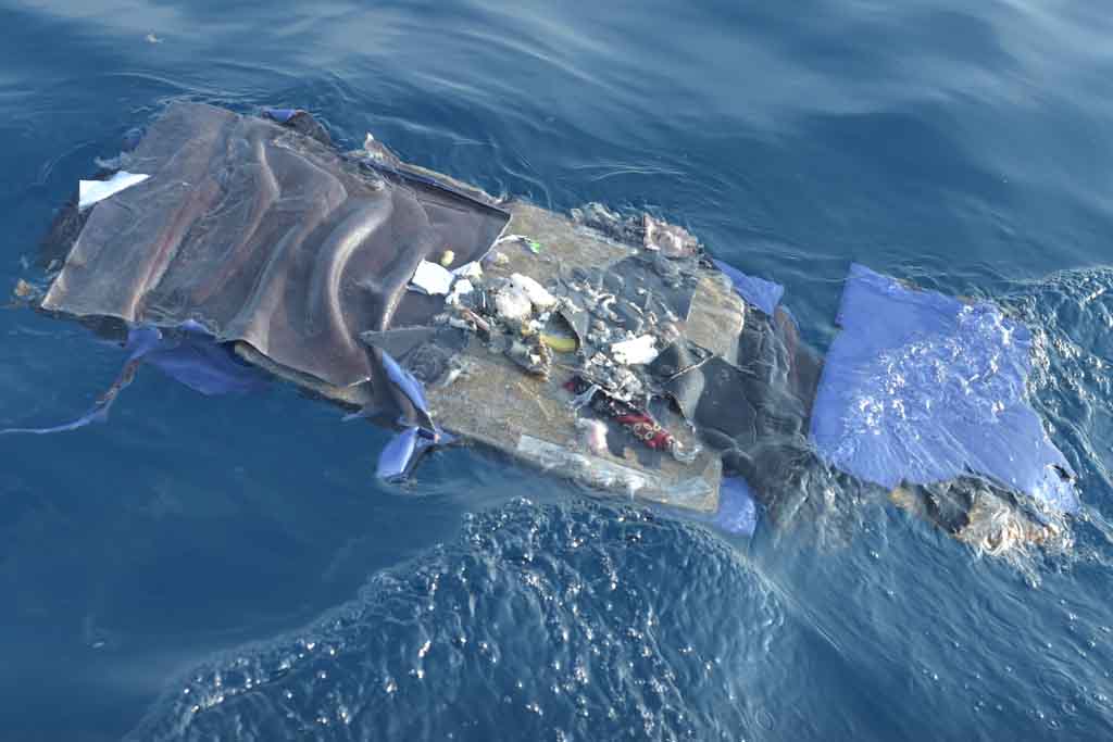 Wrackteile der ins Meer gestürzten Lion-Air-Maschine