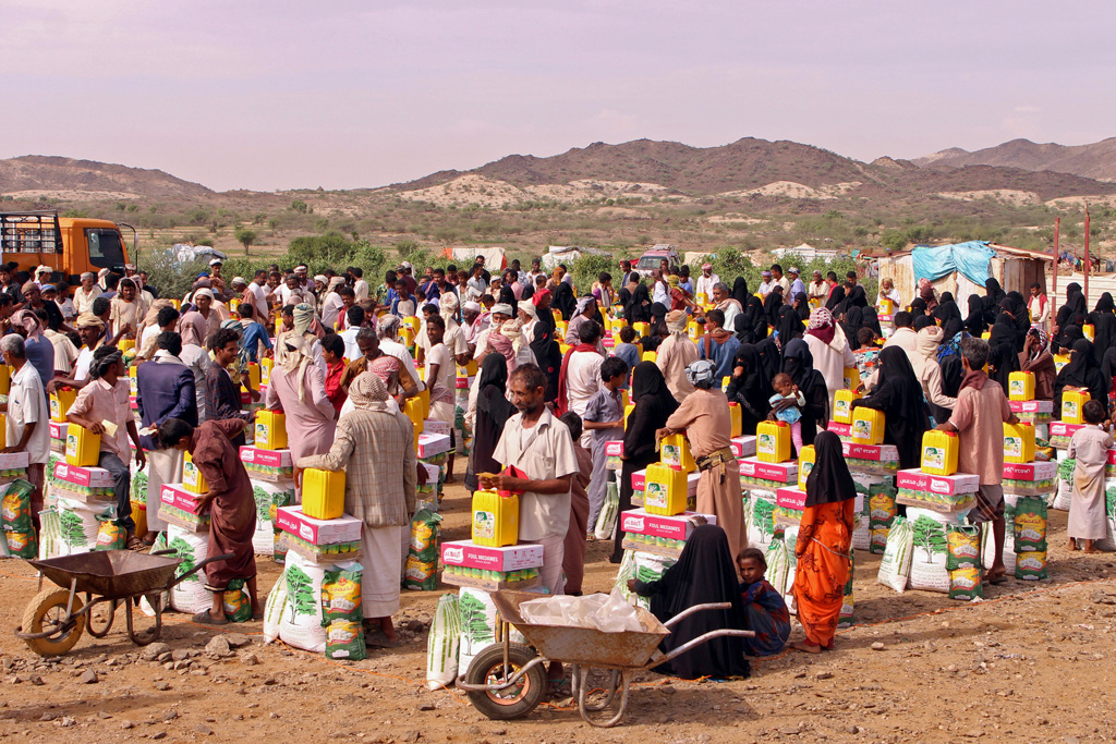 Nahrungsmittelverteilung in einem Flüchtlingscamp im Nordwesten des Jemen