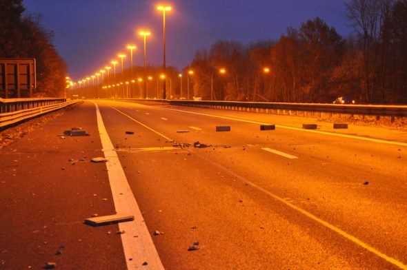 Betonblockaden auf der E19 (Bild: belga/ Carole Heymans)