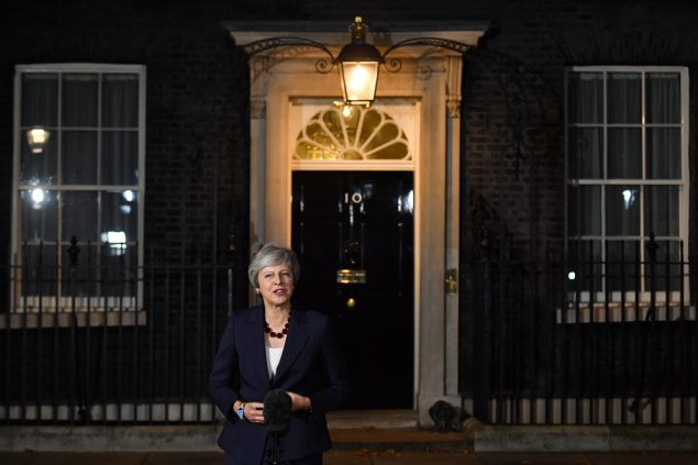 Die britische Premierministerin May in der Downing Street