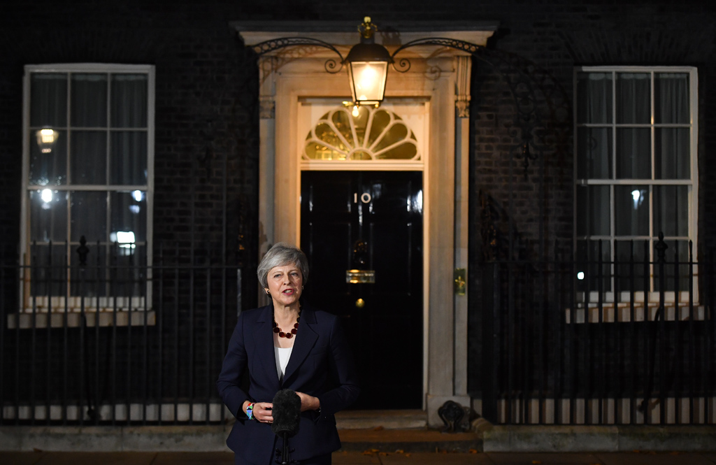 Die britische Premierministerin May in der Downing Street
