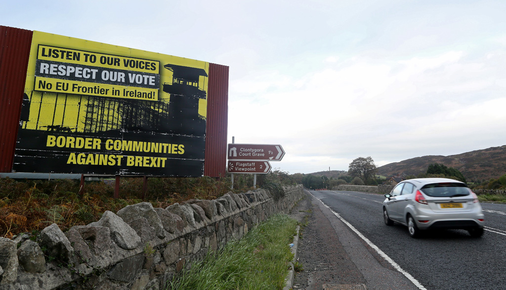No-Brexit-Plakat an der Grenze zwischen Irland und Nordirland