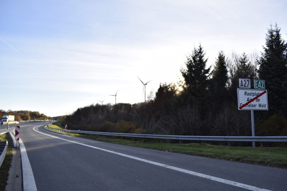 Windräder am Rastplatz Emmelser Wald