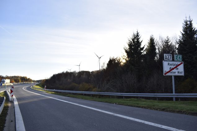 Windräder am Rastplatz Emmelser Wald