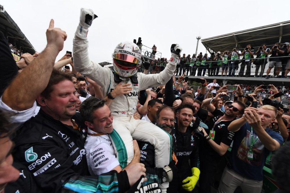 Hamilton gewinnt in Brasilien