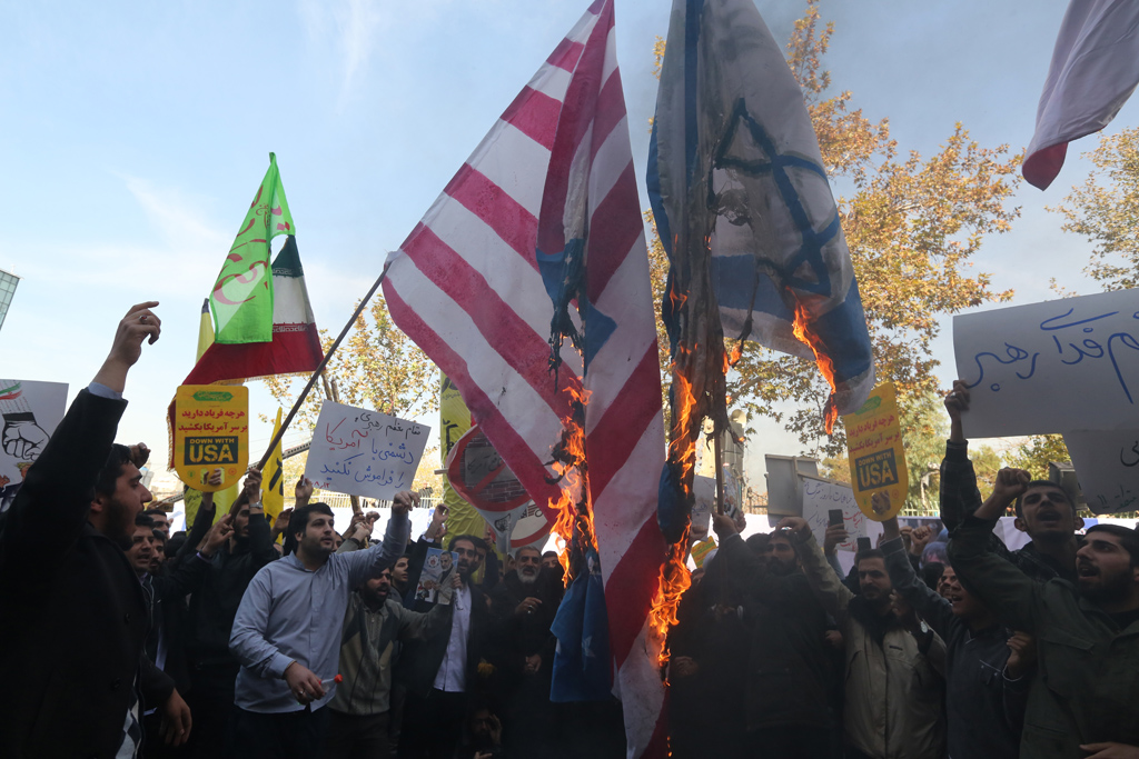 Demonstration im Iran gegen die USA (Bild: Atta Kenare/AFP)