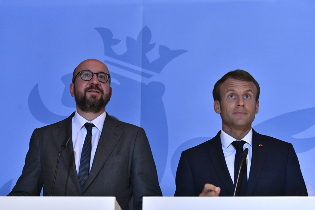Premier Michel und Frankreichs Präsident Macron (r.)