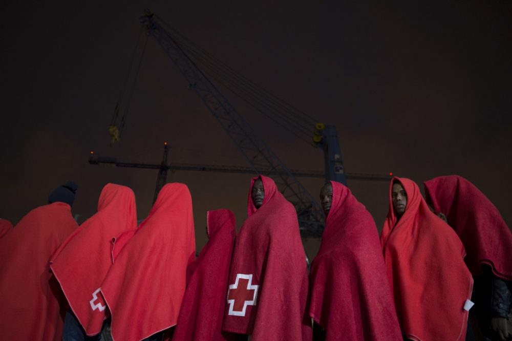 Migranten am Hafen von Malaga nach ihrer Rettung durch die spanische Küstenwache (Foto: Jorge GUERRERO / AFP)