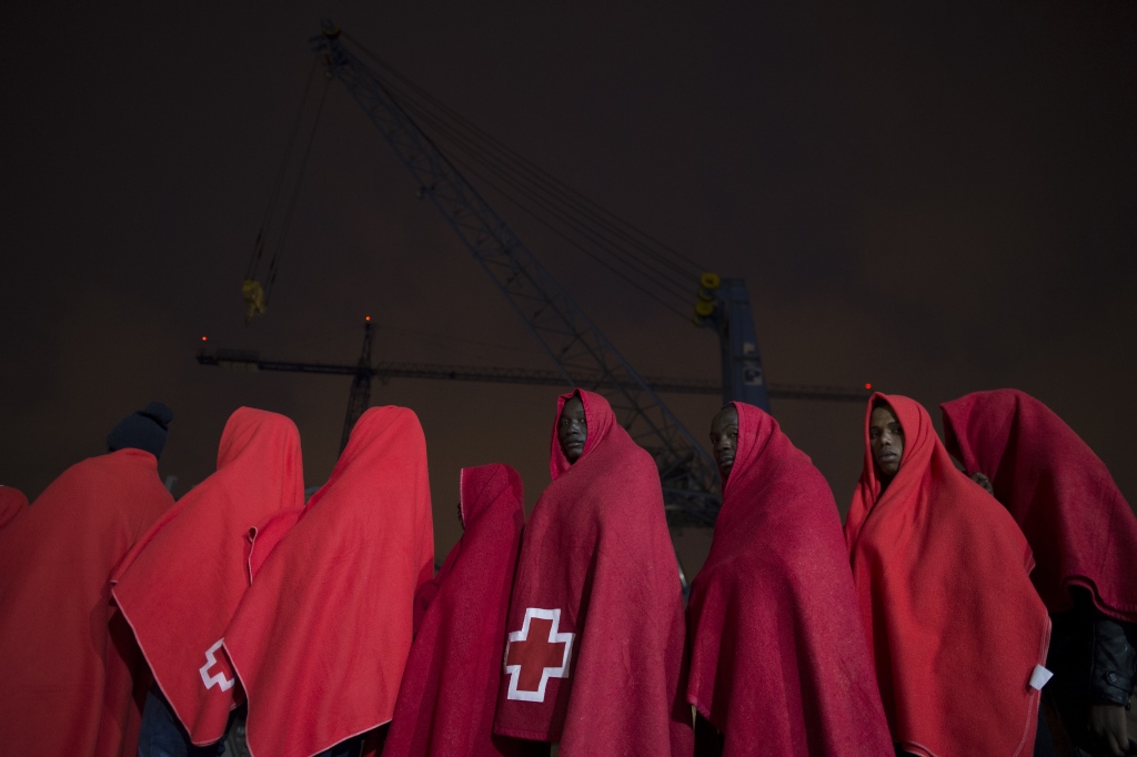 Migranten am Hafen von Malaga nach ihrer Rettung durch die spanische Küstenwache (Foto: Jorge GUERRERO / AFP)