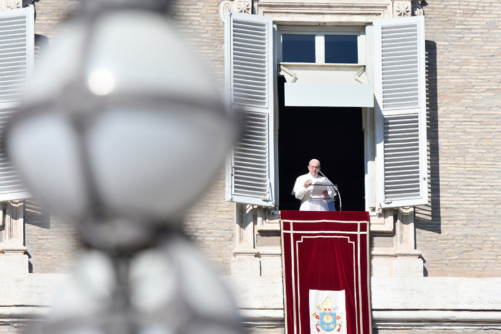 Papst Franziskus beim Angelus am 11.11.