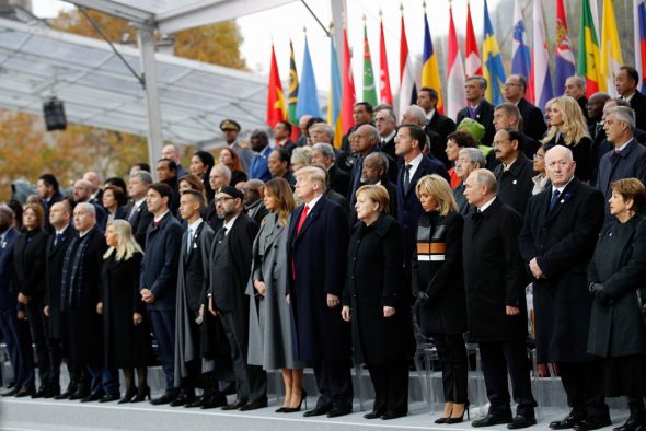 Staats- und Regierungschefs aus aller Welt sind zum Waffenstillstandstag nach Paris gereist (Bild: François Mori/AFP)
