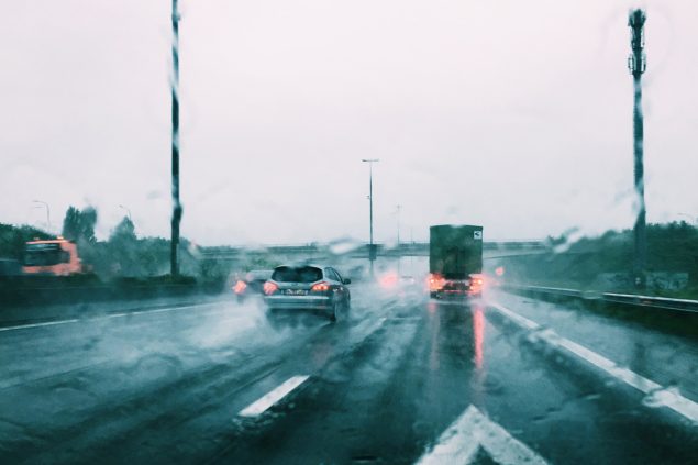 Uberholen Bei Regen Lkw Sollen In Flandern Geblitzt Werden