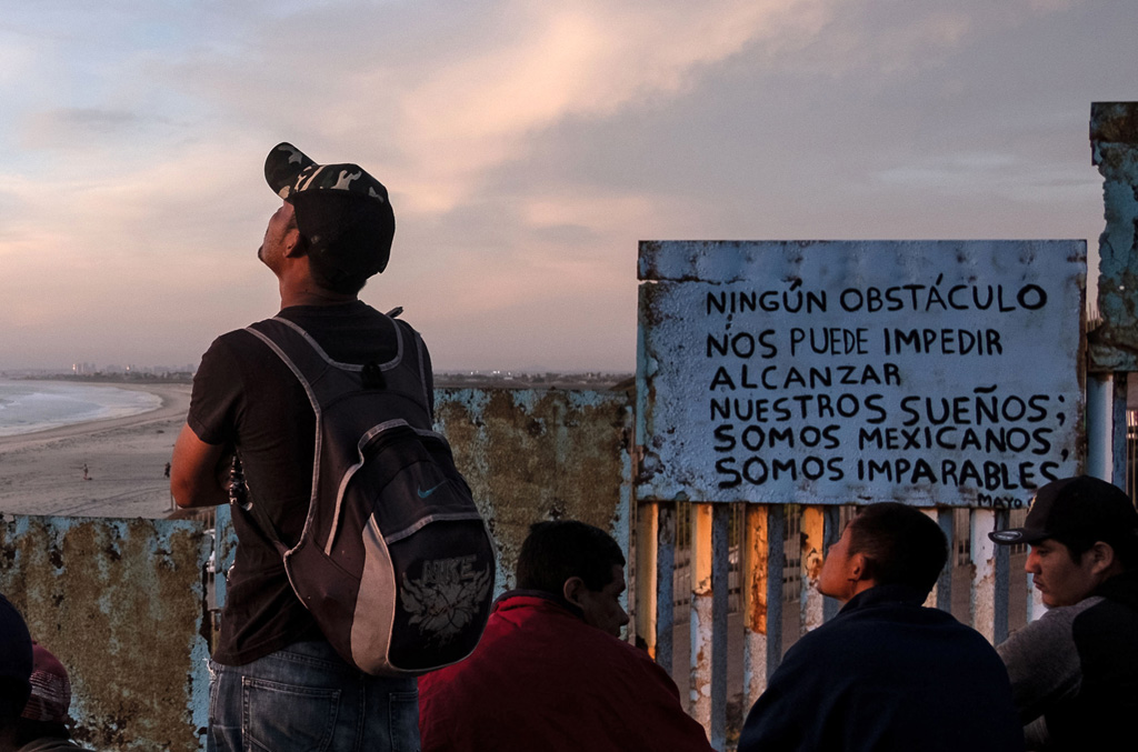 Ein Grenzzaun zwischen den USA und Mexiko in Tijuana