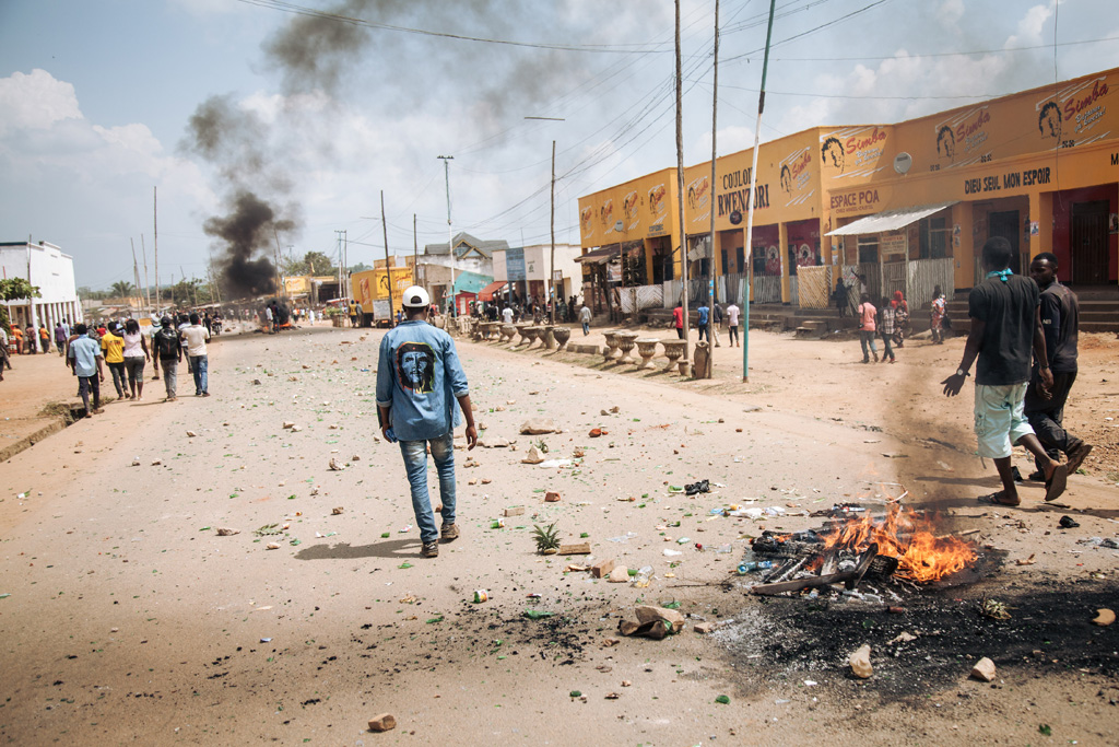 Proteste gegen die Teilverschiebung der Wahl in Beni (27.12., Bild: Alexis Huguet/AFP)