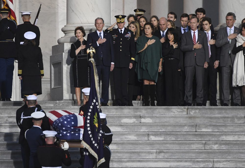 Bushs Leichnam kommt im Kapitol in Washington an