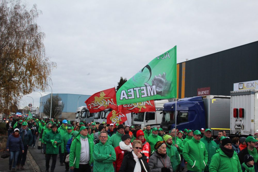 Solidaritätsmarsch für die Mitarbeiter von Chocolaterie Jacques, Hexcel und Emerson (Bild: Michaela Brück/BRF)