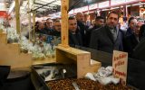 Nach Anschlag: Der französische Innenminister Christophe Castaner (r.) bei der Wiedereröffnung des Weihnachtsmarkts von Straßburg