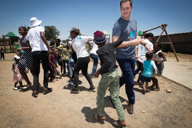Alexander De Croo besucht ein Hilfsprojekt in Soweto