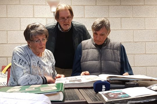Wiedersehen von Roswitha Emonts-Gast, Leo Dütz und Freddy Herbrand (Bild: Christophe Ramjoie/BRF)