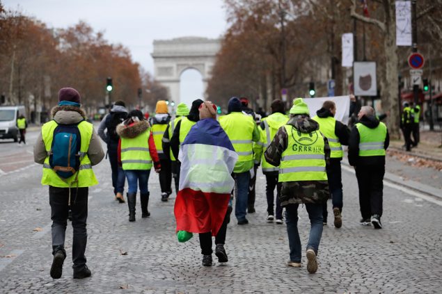 Protest der Gelbwesten nahe des Arc de Triomphe in Paris (Bild: Thomas Samson/AFP)