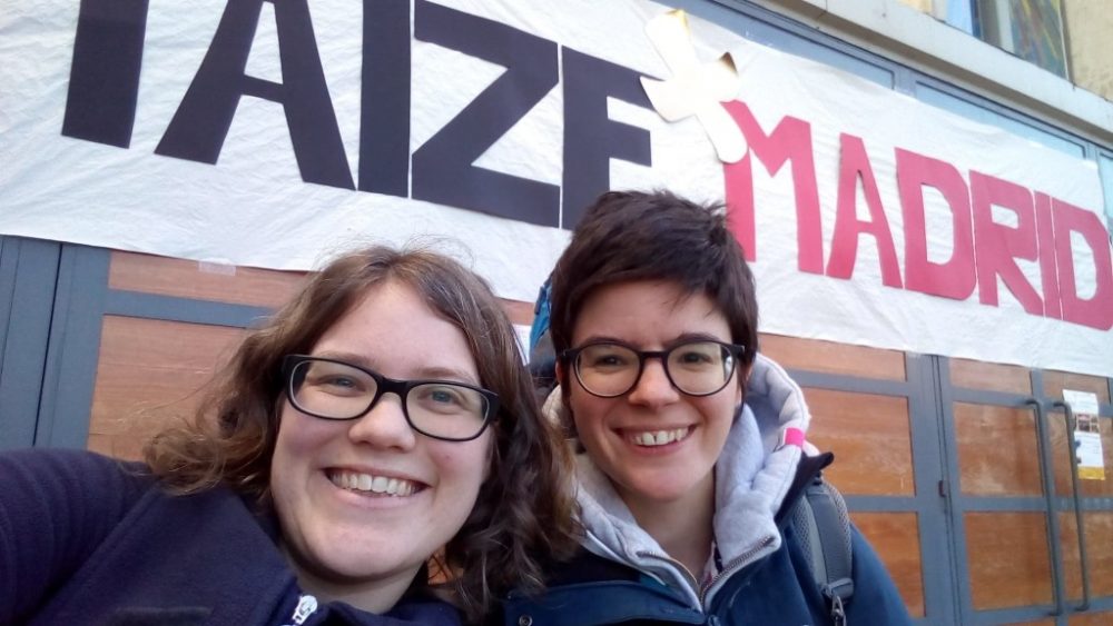 Die Taizé-Teilnehmerinnen Jana Scholtes aus Emmels und Jana Hoffmann aus Atzerath (Bild: privat)