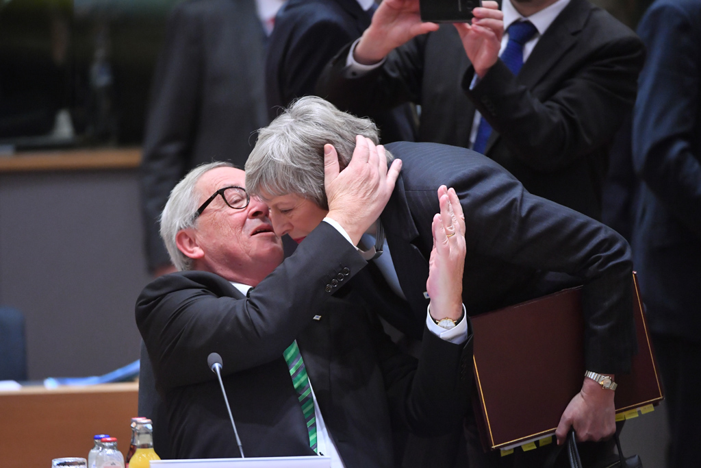Juncker und May