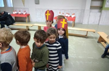 Besuch des Nikolauses im Eupener Kindergarten der Pater-Damian-S