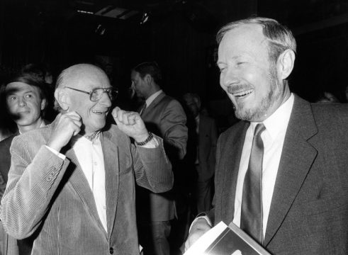 Robert Stéphane (r.) beim 30. Geburtstag der Fernsehnachrichten in der RTBF am 1. September 1986