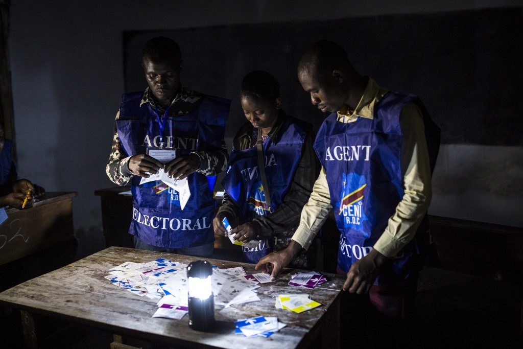 Stimmauszählung in Goma (Bild: Patrick Meinhardt/ AFP)