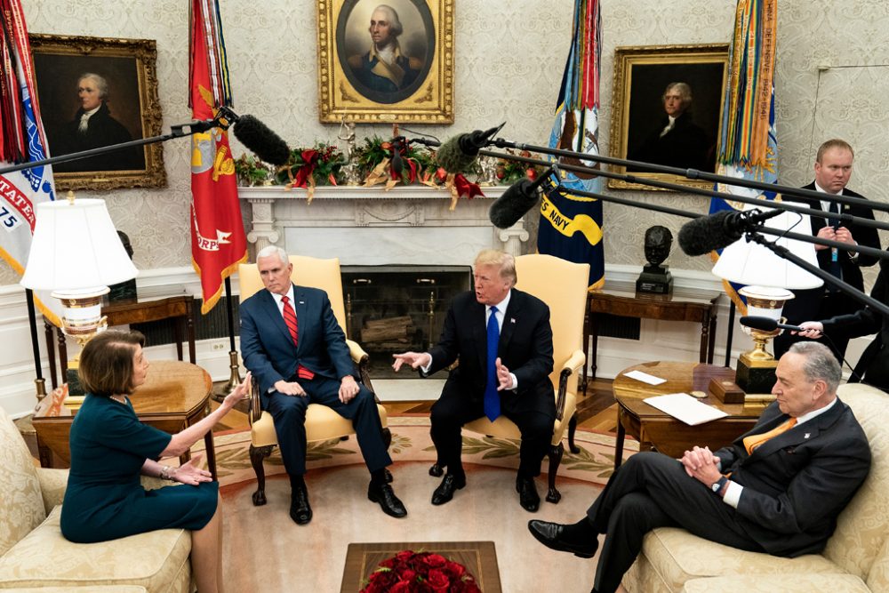 Trump streitet mit Top-Demokraten Nancy Pelosi und Charles E. Schumer