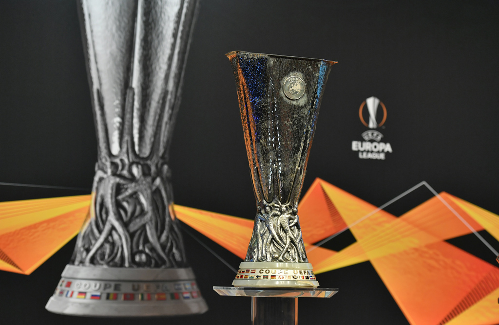 Der UEFA-Europa-League-Pokal in Nyon