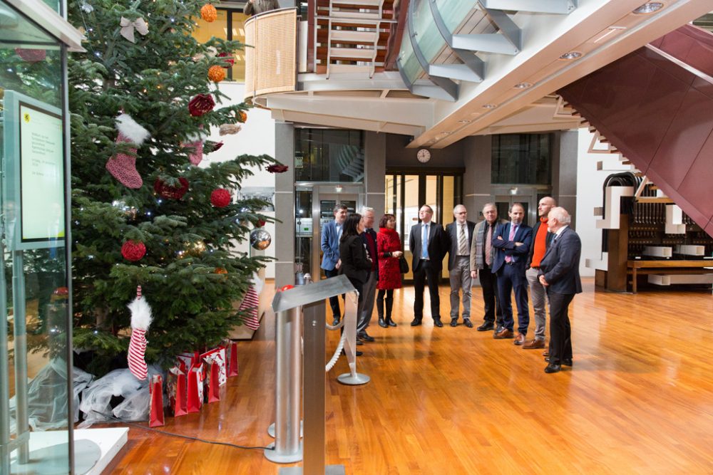 Einweihung des Weihnachtsbaumes im Flämischen Parlament in Brüssel