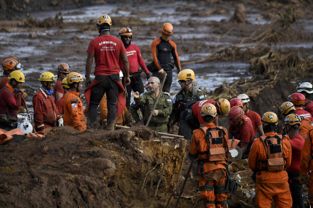 Rettungsarbeiten nach dem Dammbruch in Brasilien