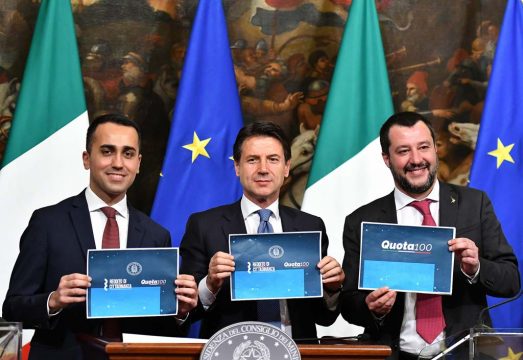 Die italienische Regierung löst Wahlversprechen ein
