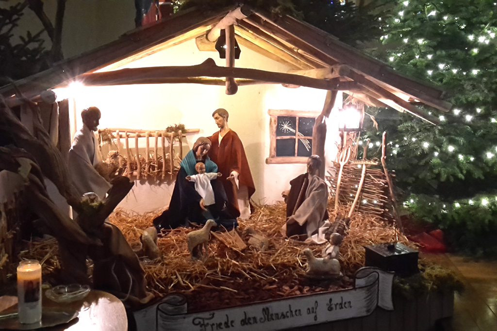 Die Weihnachtskrippe in der Bütgenbacher Kirche (Bild: Michaela Brück/BRF)