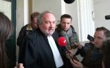 Anwalt Vincent Lurquin spricht mit der Presse