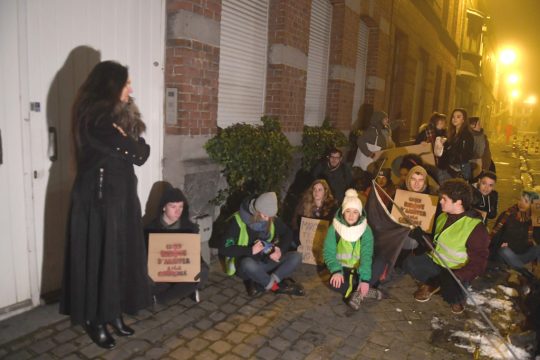 Schwänzen für's Klima: 300 Jugendliche ziehen vor Marghems Haus