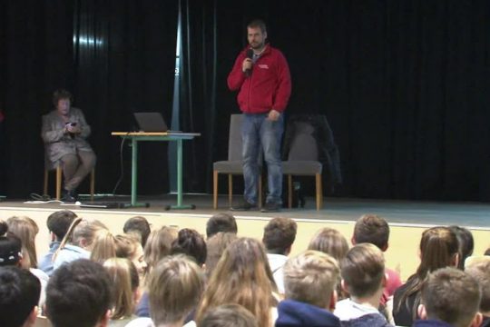 Lepra: Vortrag von Mathias Duck vor PDS-Schülern