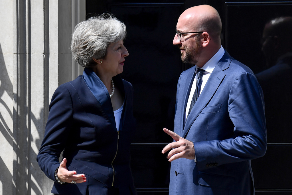 Theresa May und Charles Michel bei einem Treffen im Mai 2018 in London (Bild: Dirk Waem/Belga)