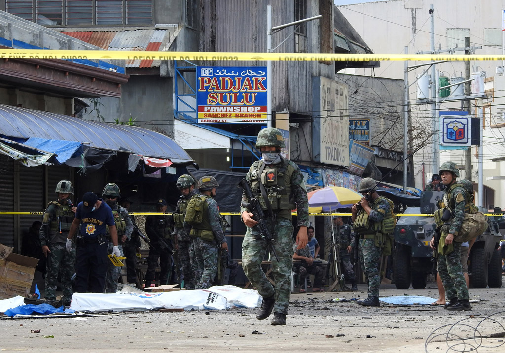 Philippinische Sicherheitskräfte in der Nähe des Anschlagortes (Bild: Nickee Butlangan/AFP)
