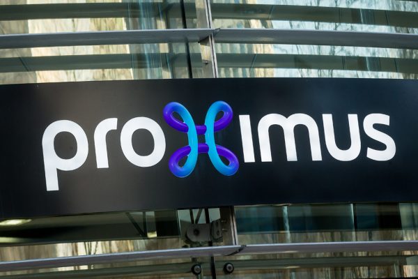 Proximus-Logo am Unternehmenssitz in Brüssel