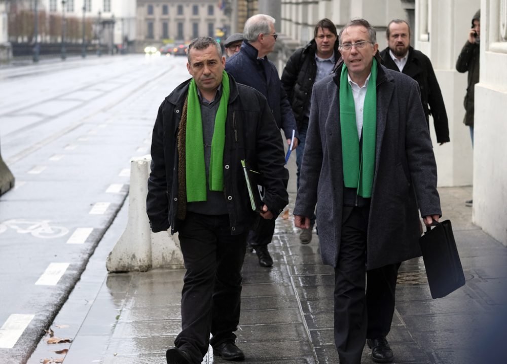 Vertreter der Gewerkschaften vor dem Treffen mit Charles Michel