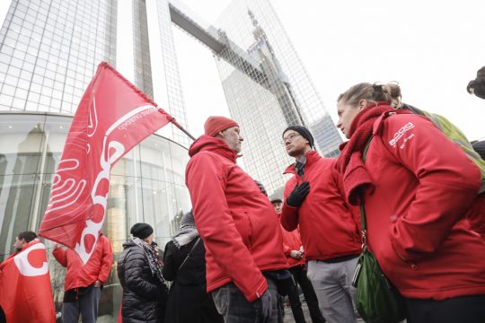 Protest-Aktion vor dem Proximus-Hauptsitz in Brüssel (Bild: Thierry Roge/Belga)