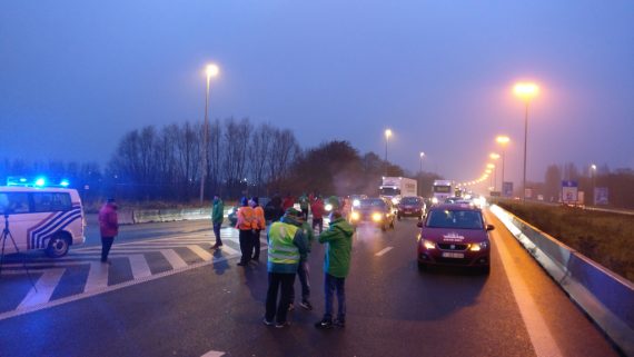 Blockade am Grenzübergang Rekkem (Bild: Sandro Delaere/Belga)