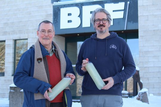 Jean Simons und BRF-Redakteur Volker Krings (Bild: Stephan Pesch/BRF)