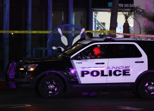 Nach Schüssen: Polizei vor der Bowling-Halle in Torrance