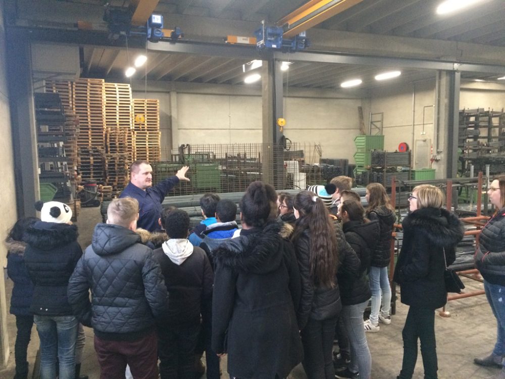 Besuch von Primarschülern beim Eupener Unternehmen metall.be (Bild: WFG Ostbelgien)