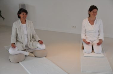 Yoga im Lighthouse in Hergersberg (Bild: Chantal Scheuren BRF)